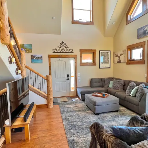 Montrose VRBO - Montrose AirBnB - Country Cabin Exterior