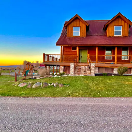 Montrose VRBO - Montrose AirBnB - Country Cabin Exterior